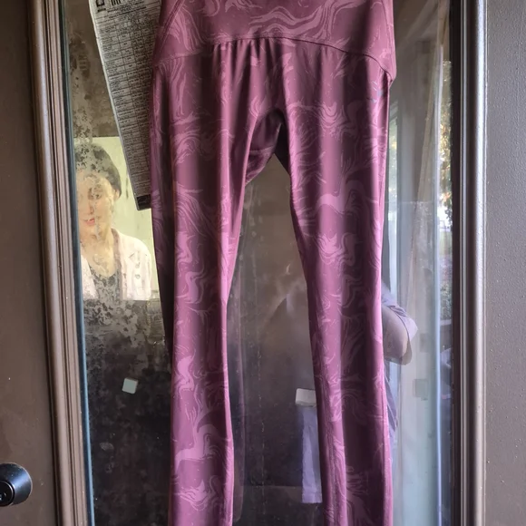 Gymshark Maroon Activewear - Picture 3 of 3